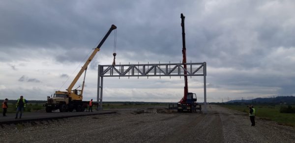 Gantries and Cantilevers for Information Signs